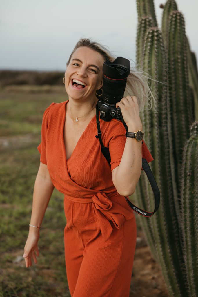 Alena capturing beautiful moments on the beaches of Aruba during sunset